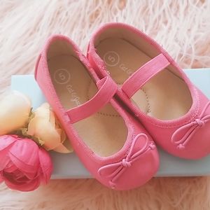 Cat & Jack pink shoes and H&M black shoes